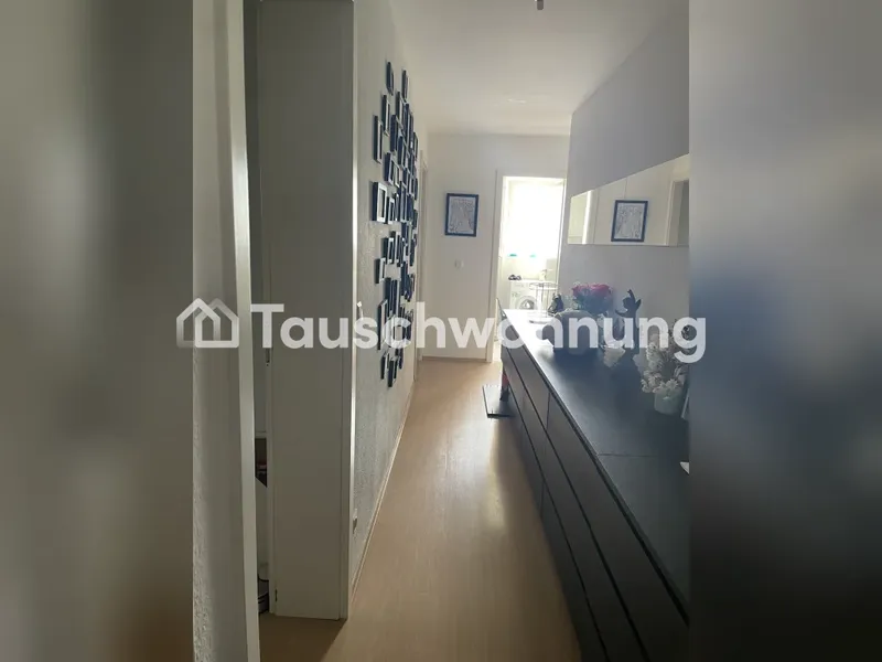 Tauschwohnung: Helle 3 Zimmerwohnung mit Balkon, Küche und Badewanne — photo 1